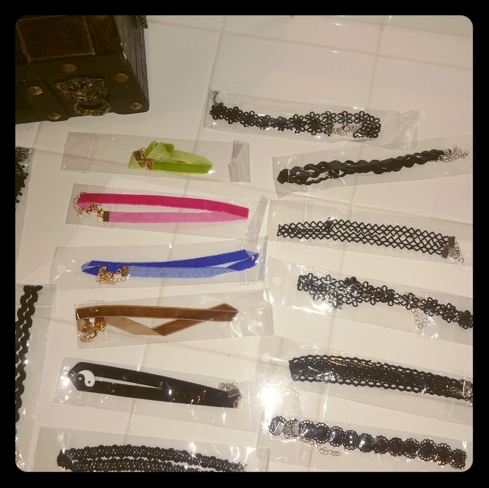 Set of 14 chokers